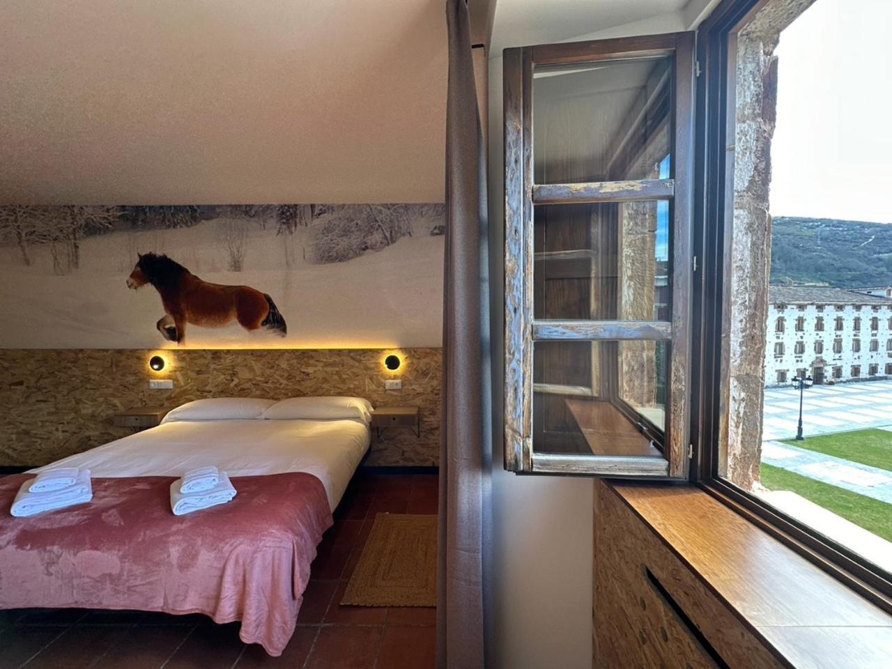 Hotel Y Albergue Real Fabrica De エスカライ エクステリア 写真